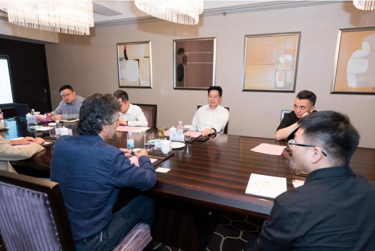 集团党委副书记、副董事长、总经理杨川会见维尼奥拉艺术研究中心创始人皮耶罗·洛卡瑟卡教授一行