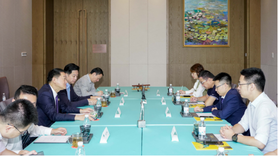 省尊龙凯时集团党委书记、董事长任丁与腾讯“王者荣耀”CTO邓君、腾讯大成网总裁郑亮座谈交流