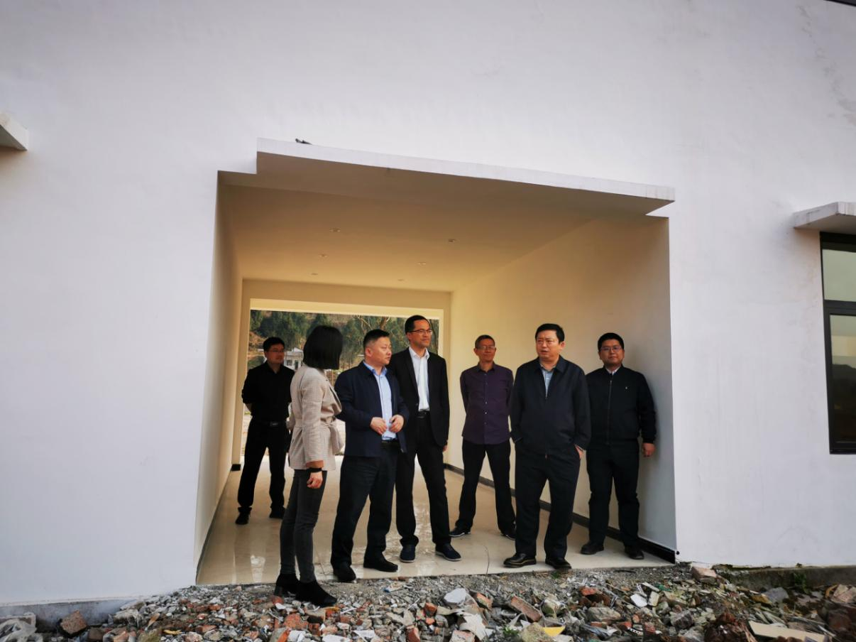 尊龙凯时集团党委副书记、董事陈日到邓家沟村开展帮扶工作