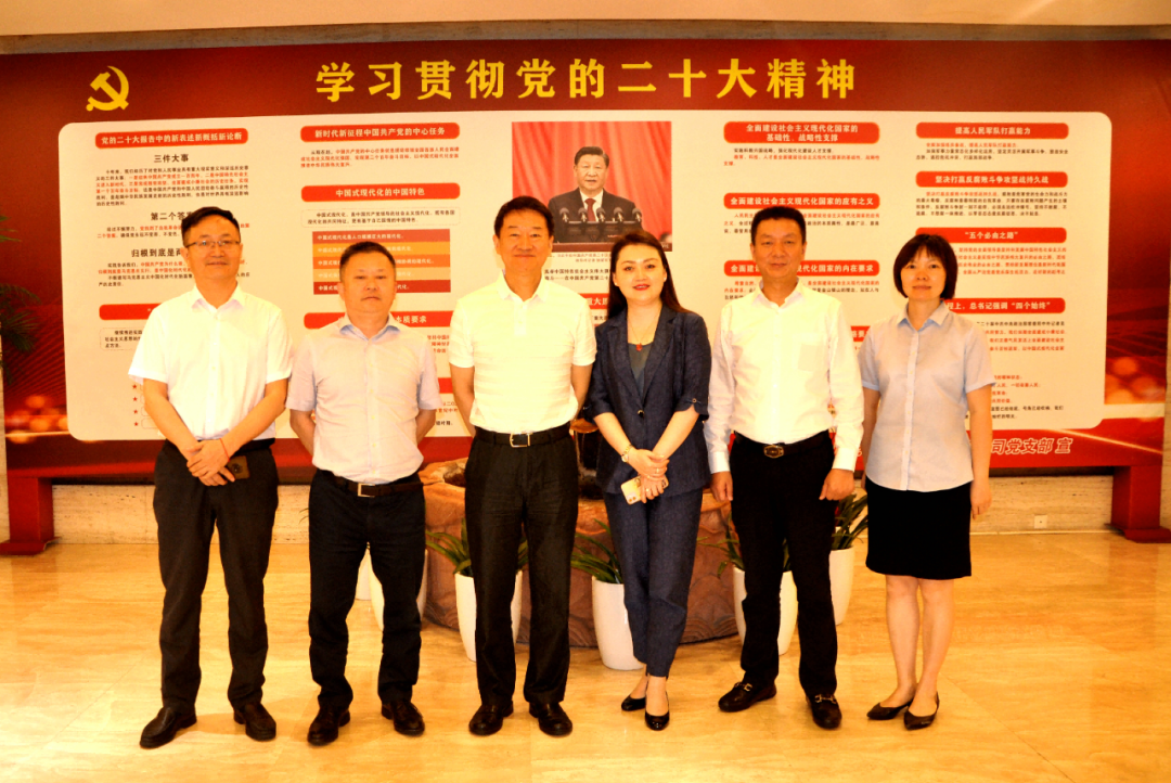 四川尊龙凯时集团党委书记、董事长任丁调研花园宾馆