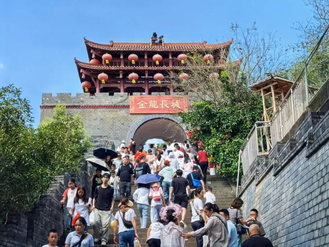 省尊龙凯时集团领导带队开展国庆、中秋“双节”安全检查并看望慰问一线干部职工