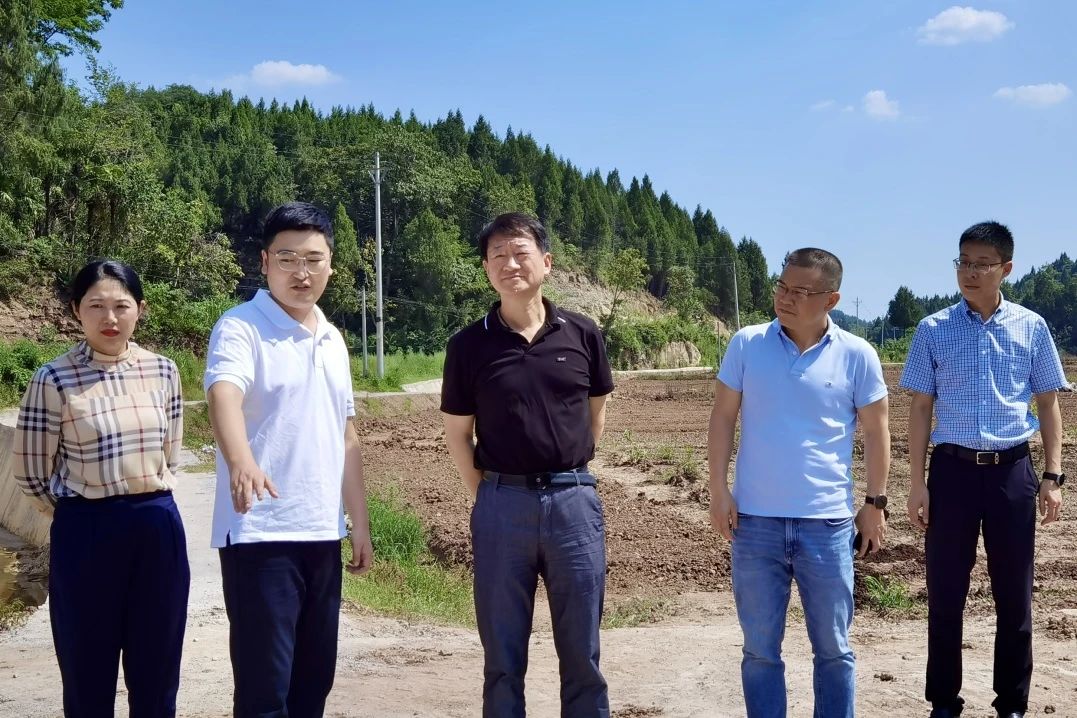 省尊龙凯时集团党委书记、董事长任丁率队赴巴中南充两地开展帮扶工作