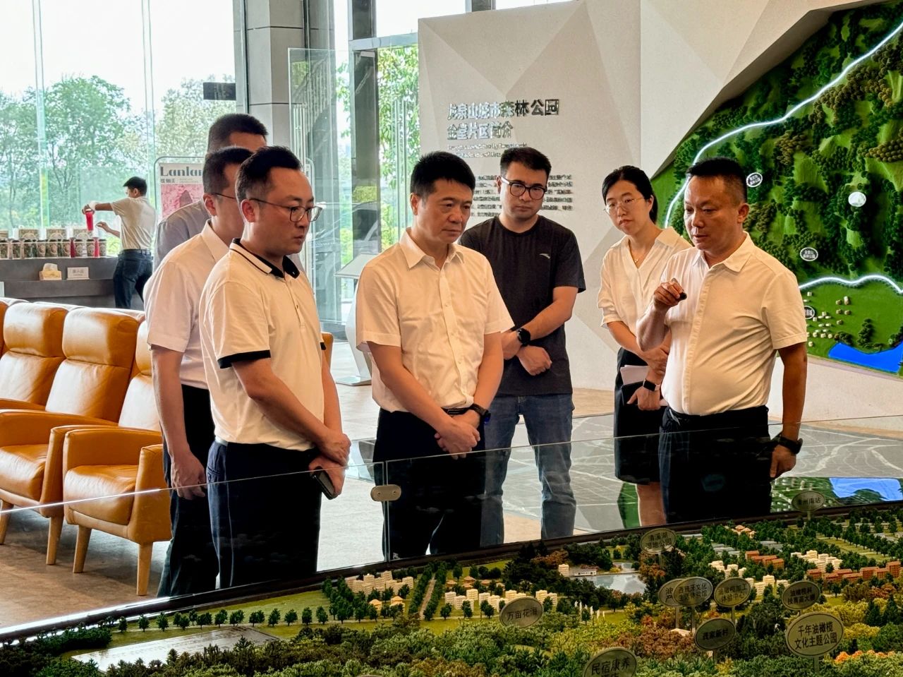 省尊龙凯时集团党委书记、董事长游勇带队赴聚峰谷项目开展汛期安全生产检查并调研生产经营情况